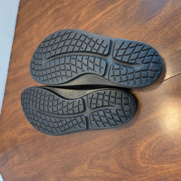 OOfos Black Platform Sandals size 7 - Picture 3 of 3